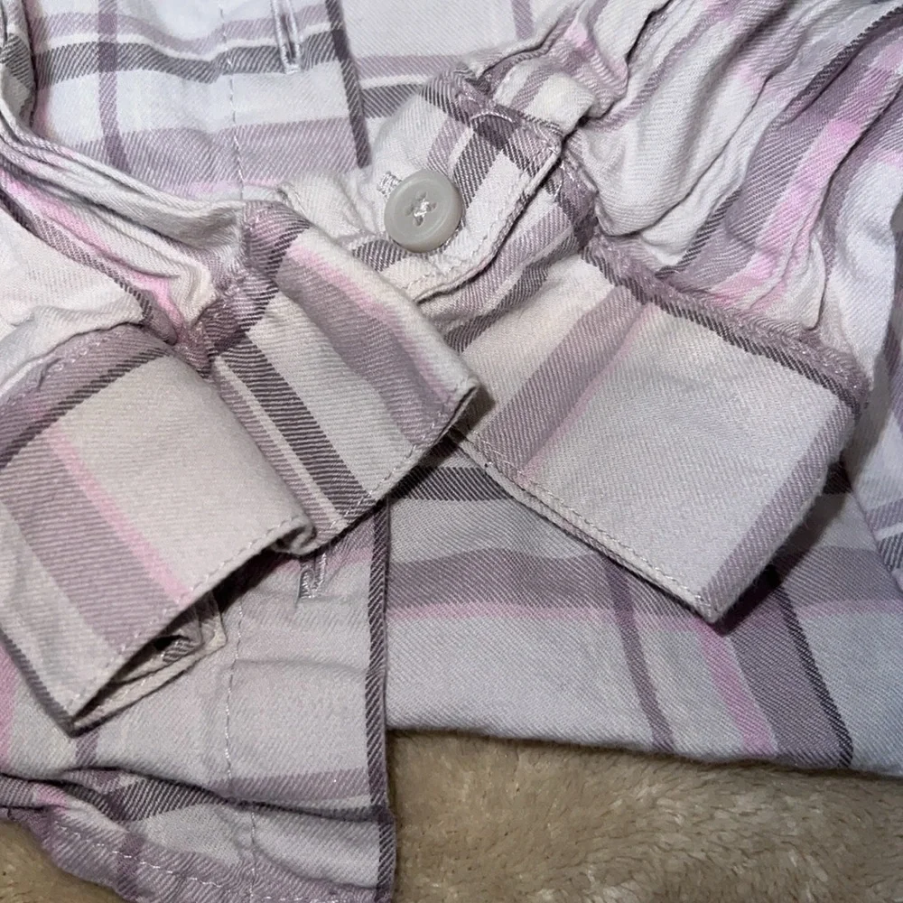 The children place plaid